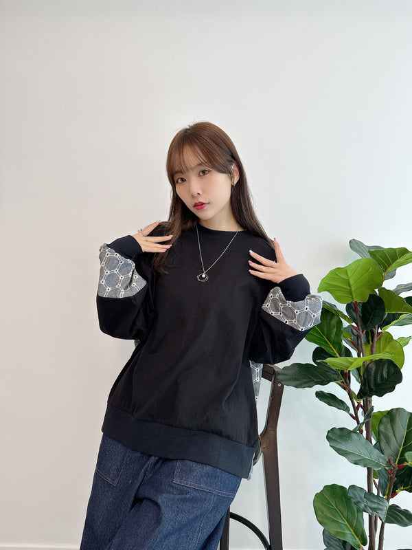 2502027 LUP Circle Embroidery Pullover - Black