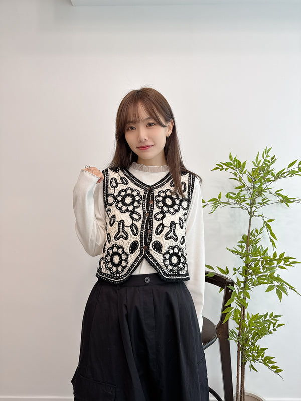 2502038 TU Vintage-like Flower Crochet Vest