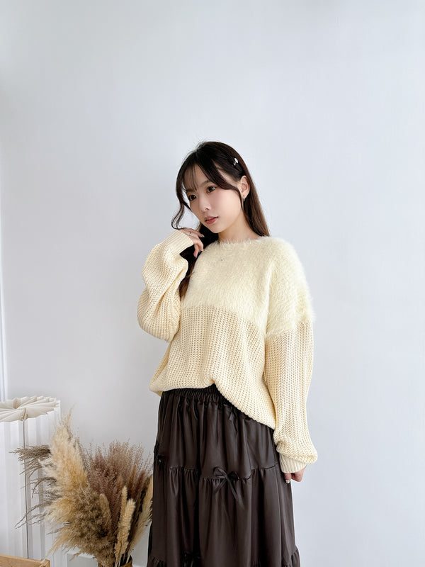 2411023 PF Switching Shaggy Knit Top - WHITE