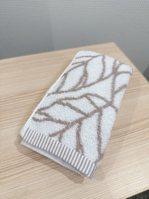 2501063 IM Leaves Outline Medium Towel