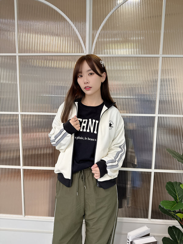 2501039 CONS Classic Logo Jacket - White